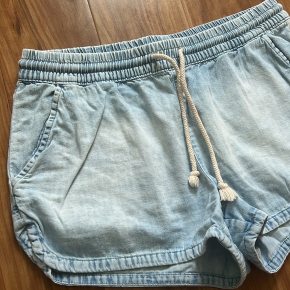 Aerie Shorts - Picture 2 of 4